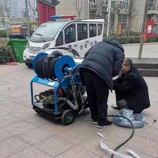 小區(qū)物業(yè)采購疏通管道清洗機安裝調試現(xiàn)場